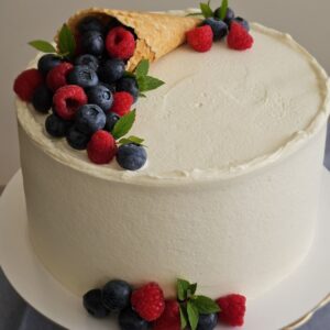 Tortas Vanilinis su braškėmis